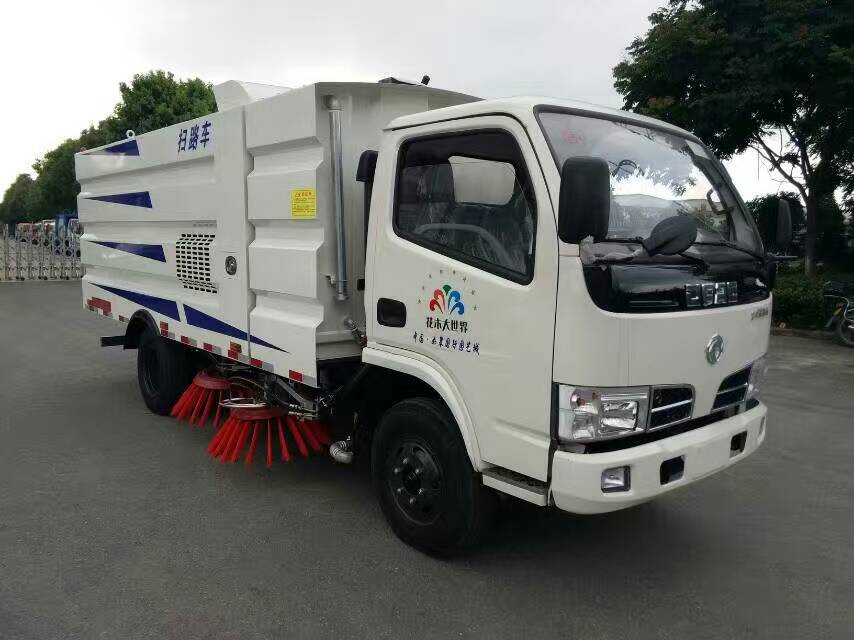 東風(fēng)多利卡D6掃路車