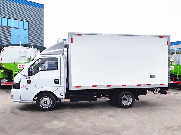 東風途逸柴油冷藏車