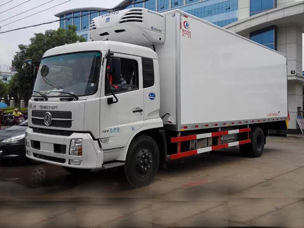 東風天錦6.55米貨廂冷藏車