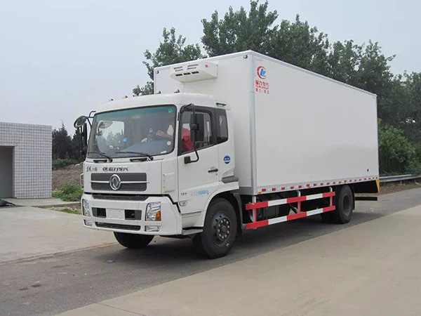 東風天錦7.4米冷藏車