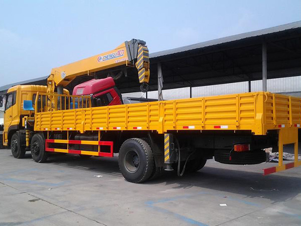 東風(fēng)前四后四8.3米隨車吊 東風(fēng)前四后四8.3米隨車吊