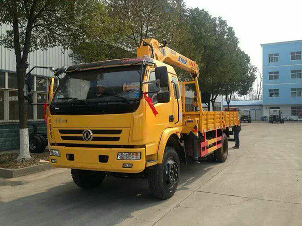 東風廂長5.1米隨車吊 東風廂長5.1米隨車吊