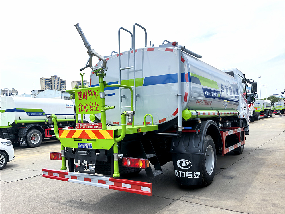 東風(fēng)天錦灑水車 東風(fēng)天錦灑水車