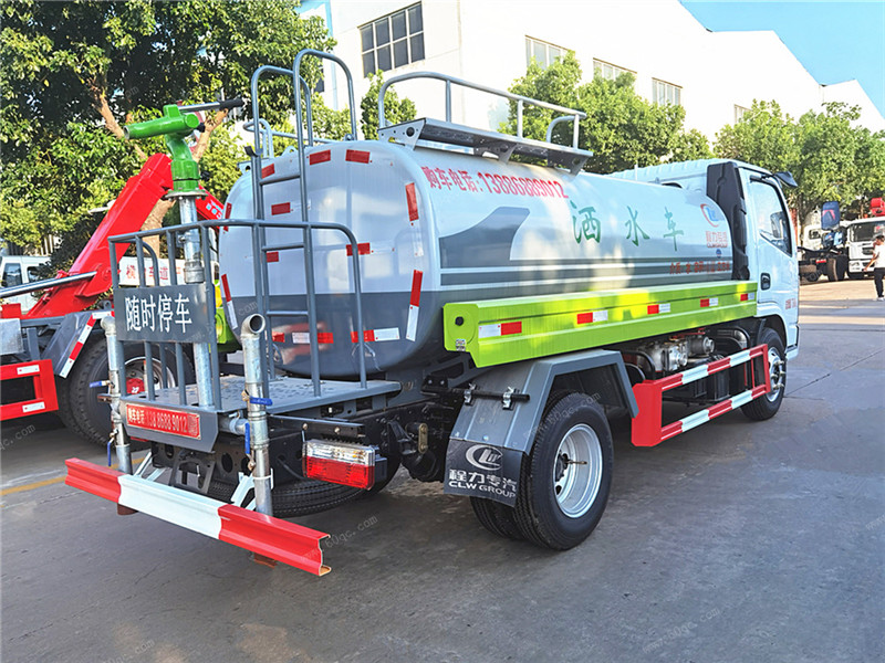 東風(fēng)D6型5噸灑水車