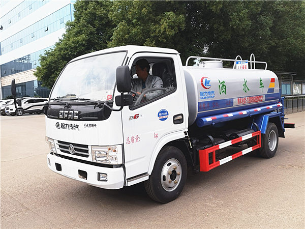5噸東風多利卡國五灑水車交付遼寧用戶