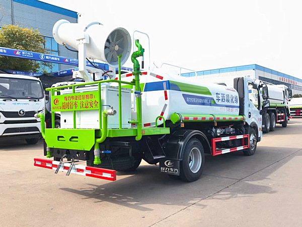 東風(fēng)專致5噸霧炮車