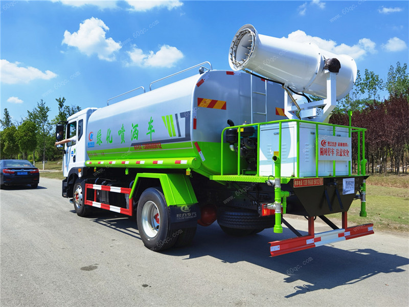 霧炮車廠家助力國家環(huán)保建設(shè)，國外局勢任然緊張！